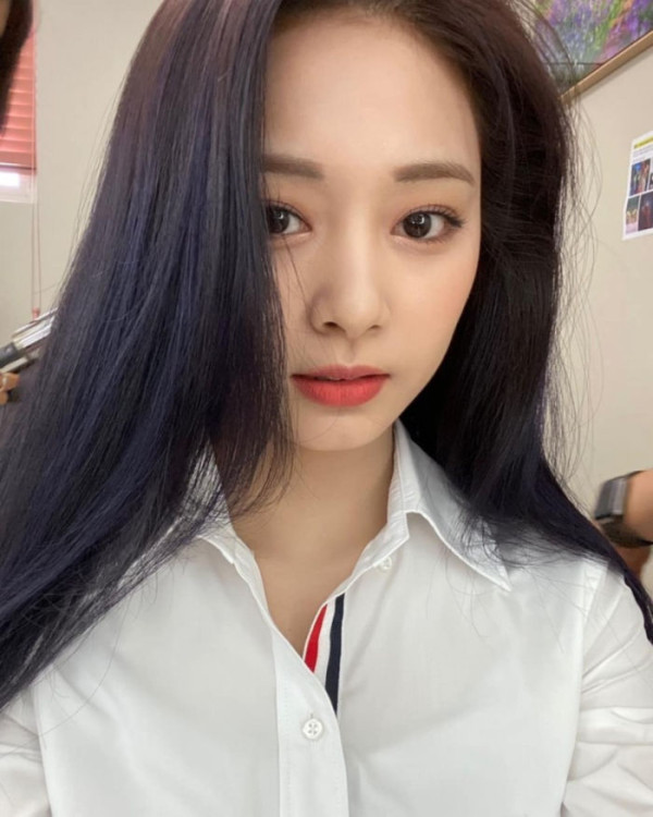 나연 쯔위 오피스룩