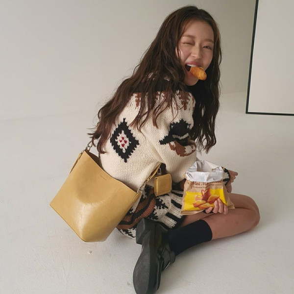 오마이걸 유아 골지니트 점프수트 몸매라인