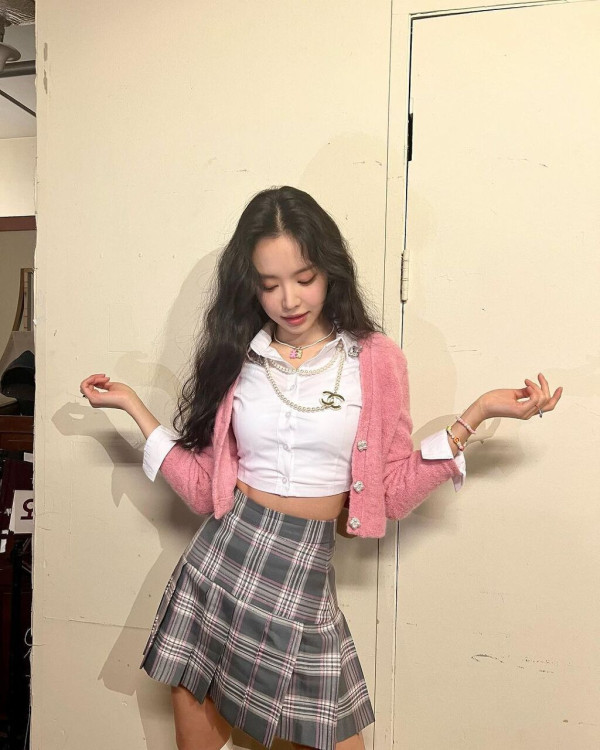 스쿨룩 손나은 인스타