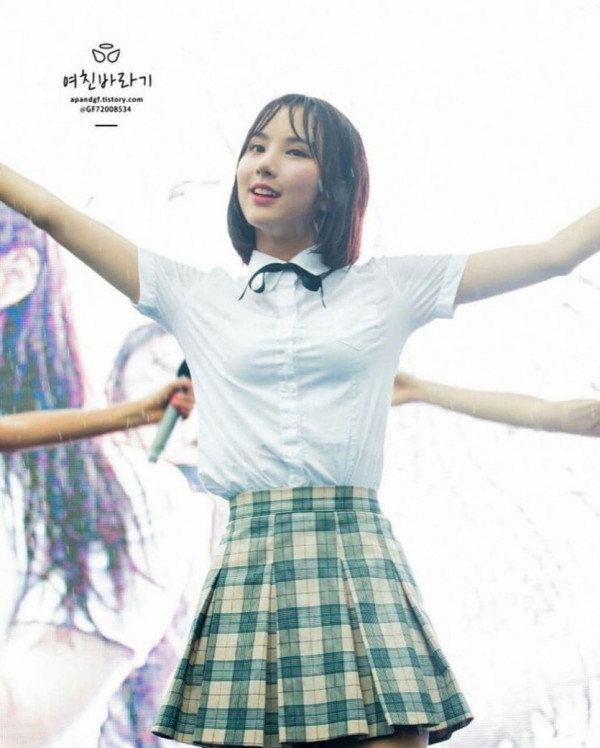 비에 젖은 교복 은하
