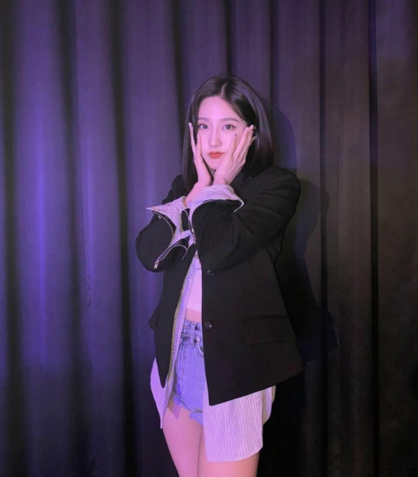 긴 머리 러블리즈 정예인