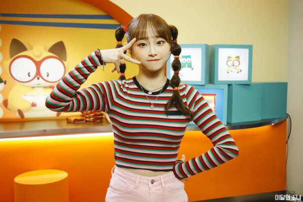 줄무늬티 봉긋한 츄 이달의소녀 - 라면광고 촬영현장 비하인드