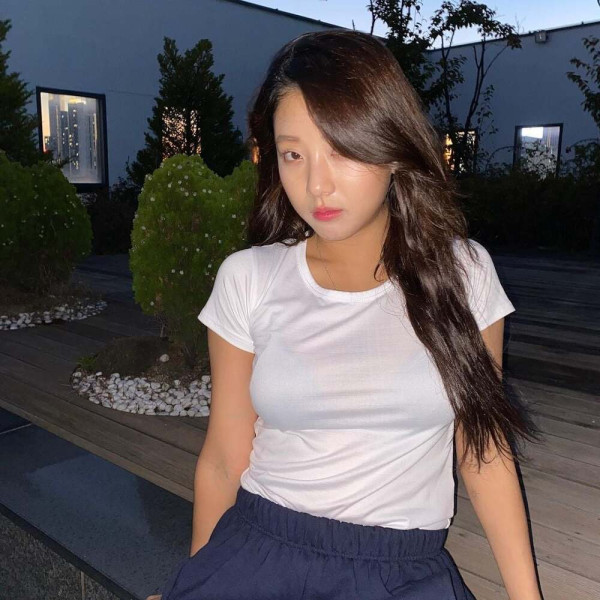 CLC 장승연..얇은 흰티 적나라하게 비치는 브라