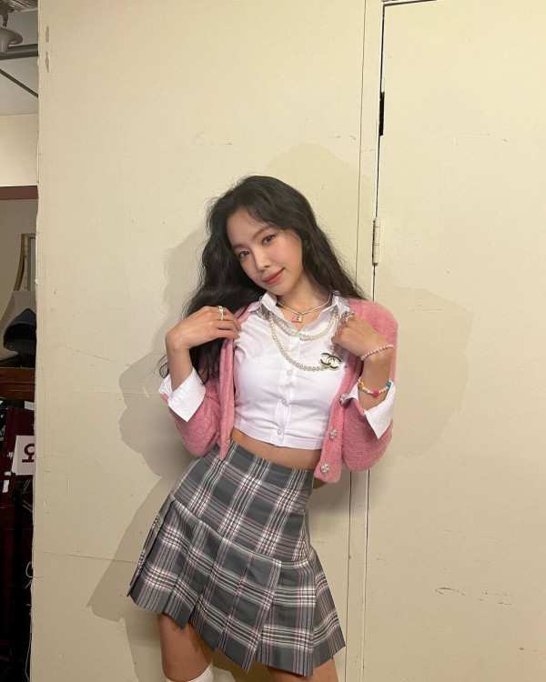 스쿨룩 손나은 인스타