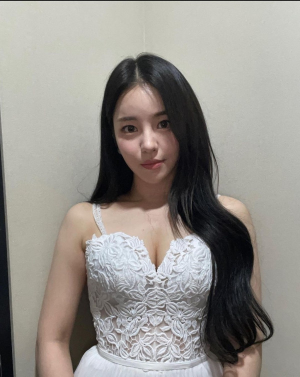MBC 연예대상 브레이브걸스 유정 흰드레스