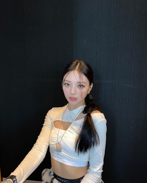 머리 묶은 유나 인스타