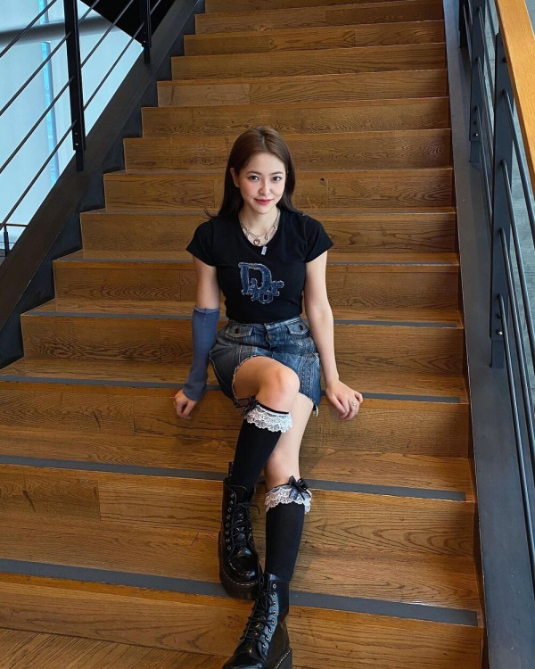 예리 흰 망사스타킹
