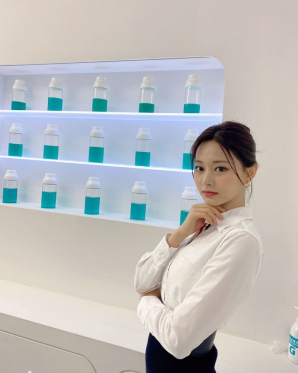 나연 쯔위 오피스룩