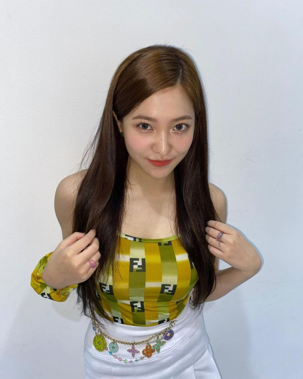 예리 흰 망사스타킹