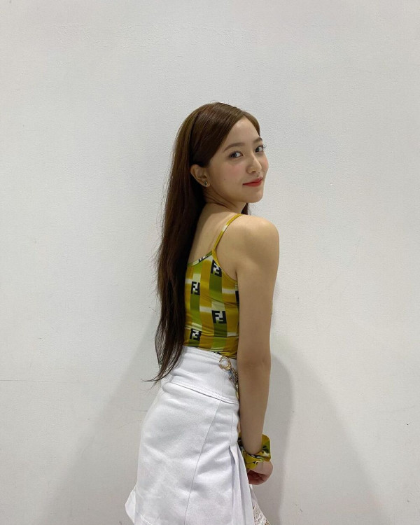 예리 흰 망사스타킹