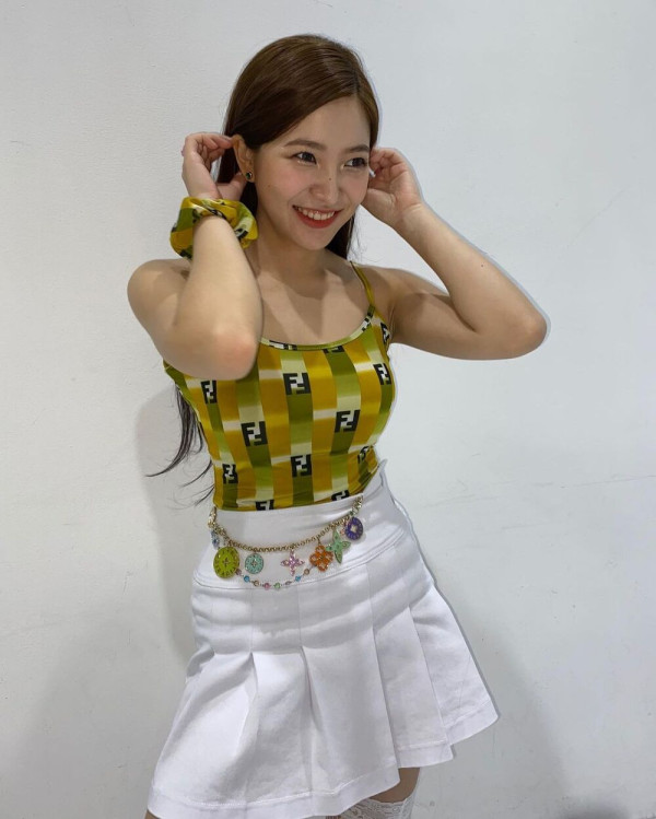 예리 흰 망사스타킹