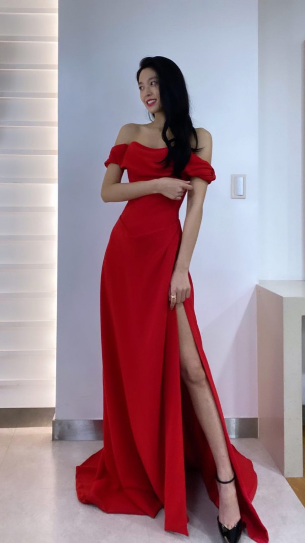 빨간 드레스 설현