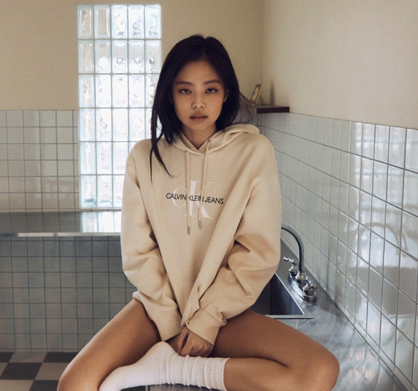 제니 캘빈클라인 속옷 화보