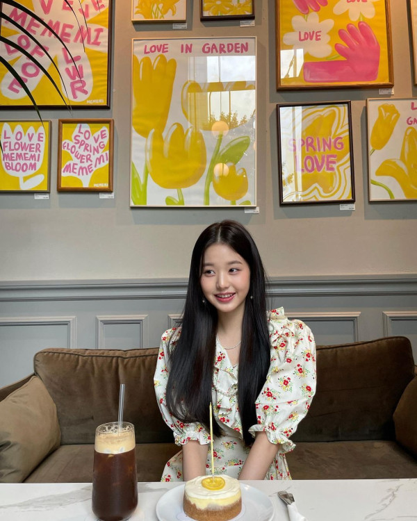 케이크 앞에서 장원영
