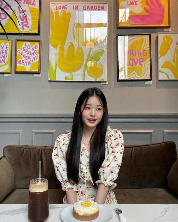 케이크 앞에서 장원영