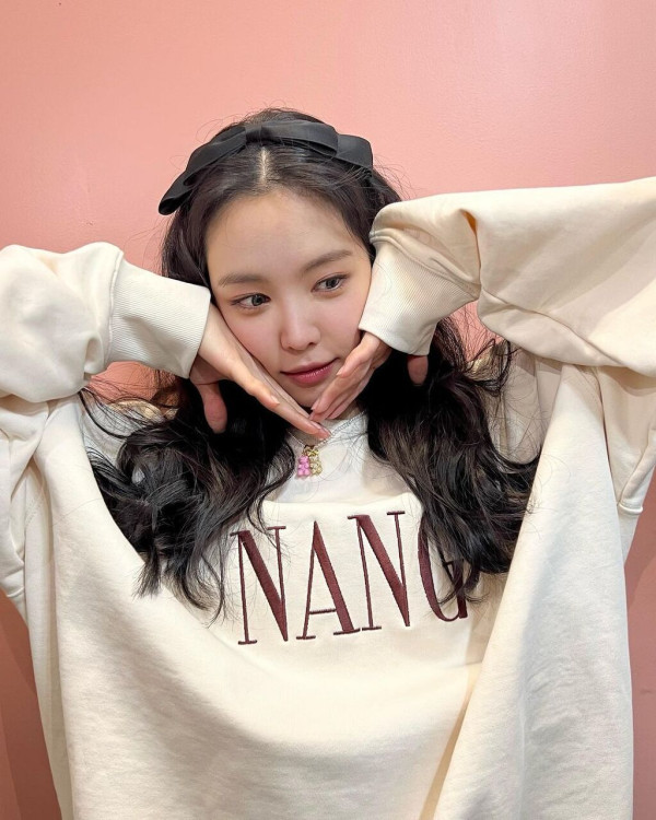스쿨룩 손나은 인스타