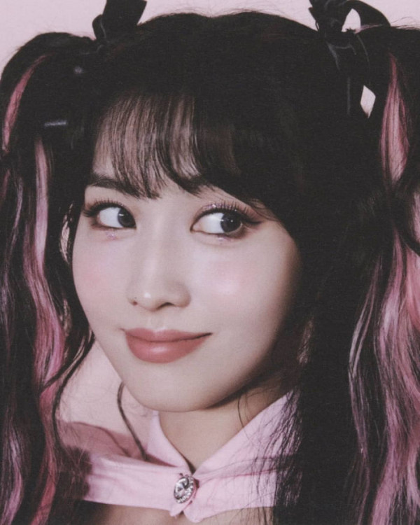 뭔가 부담스러운 모모
