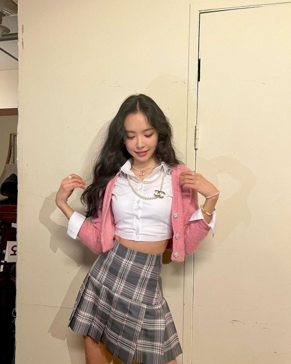 스쿨룩 손나은 인스타