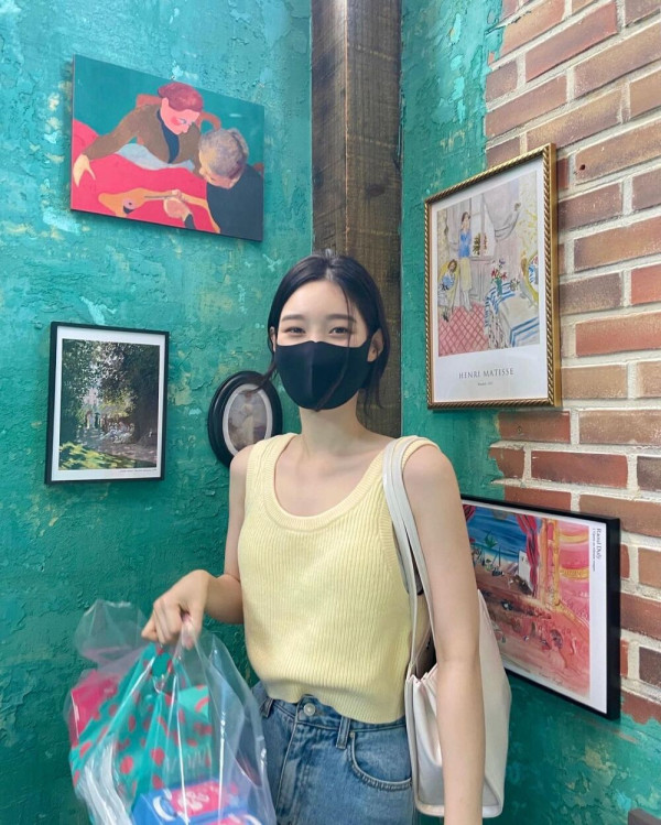 레몬색 골지나시 정채연