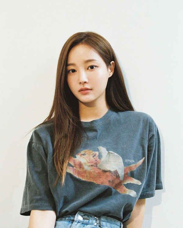 얇은 회색폴라티 연우 (이다빈) - 화보