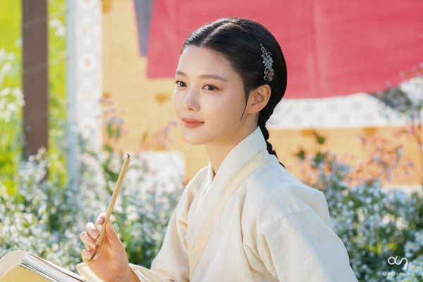 한복 입은 김유정