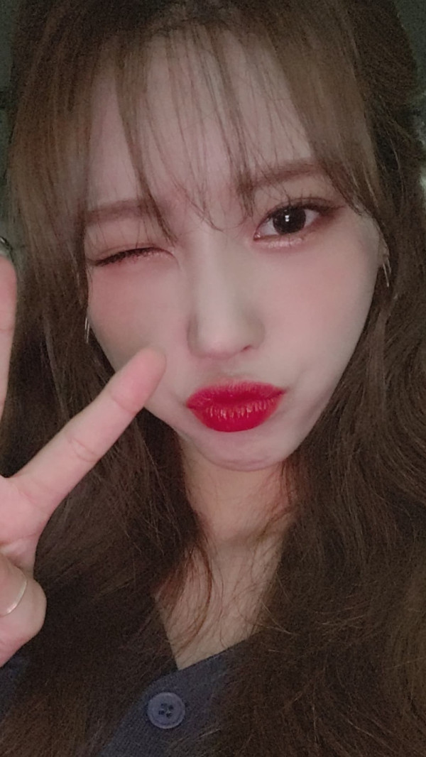 아슬아슬하게 가린 체크초미니 이미주