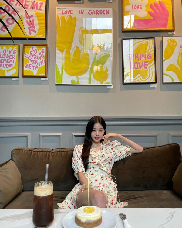 케이크 앞에서 장원영