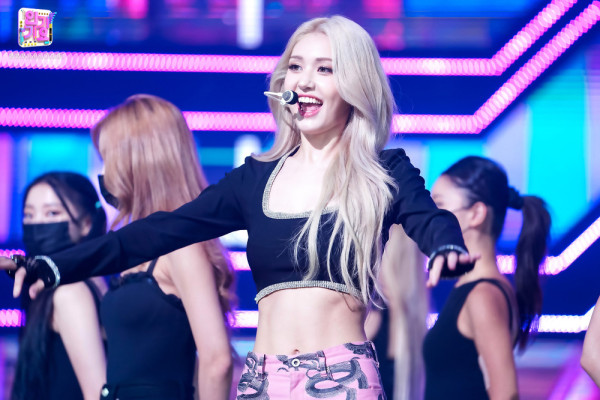복근이 선명한 전소미