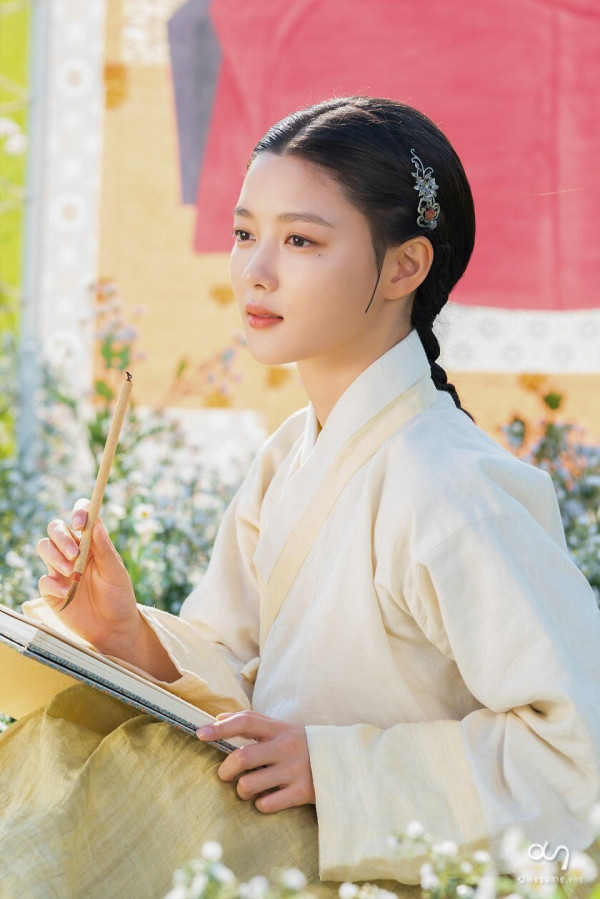 한복 입은 김유정