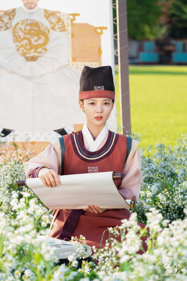 한복 입은 김유정