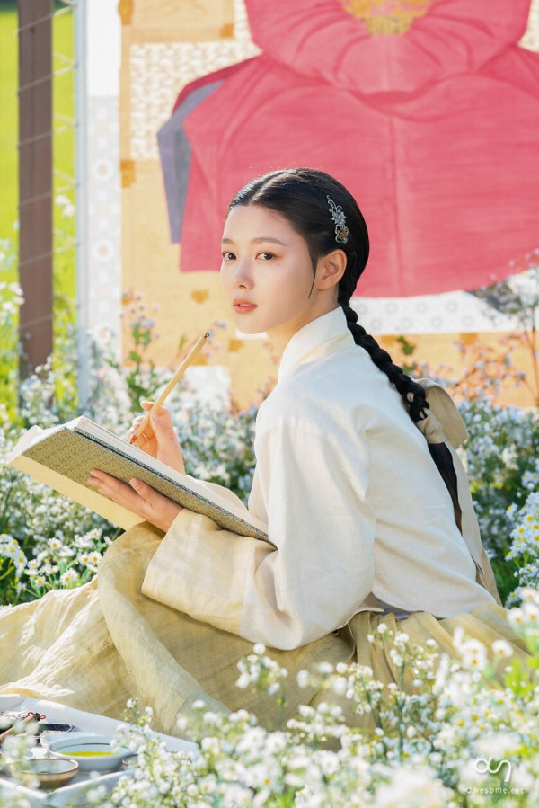 한복 입은 김유정