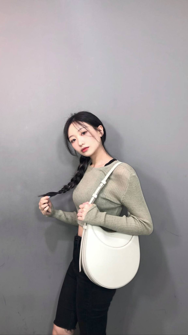 러블리즈 류수정 시스루 니트
