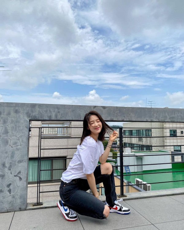 흰티에 청바지 지호 오마이걸 인스타
