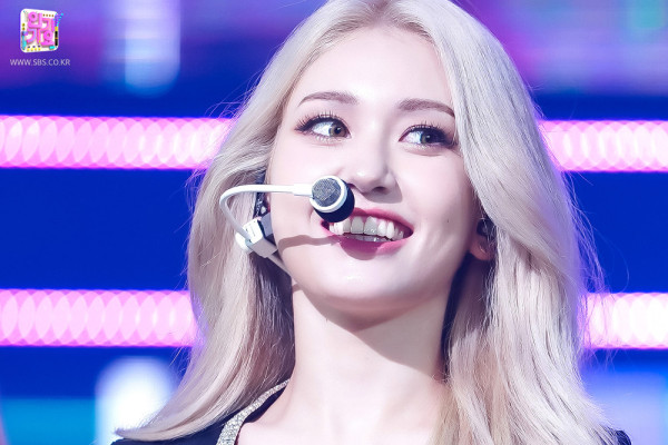 복근이 선명한 전소미