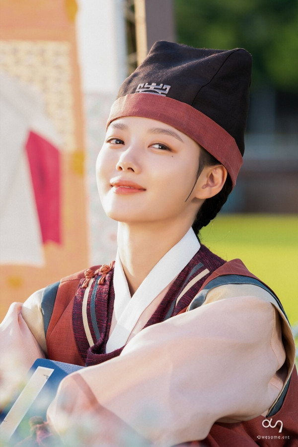 한복 입은 김유정