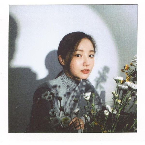 얇은 회색폴라티 연우 (이다빈) - 화보