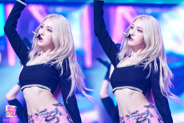 복근이 선명한 전소미
