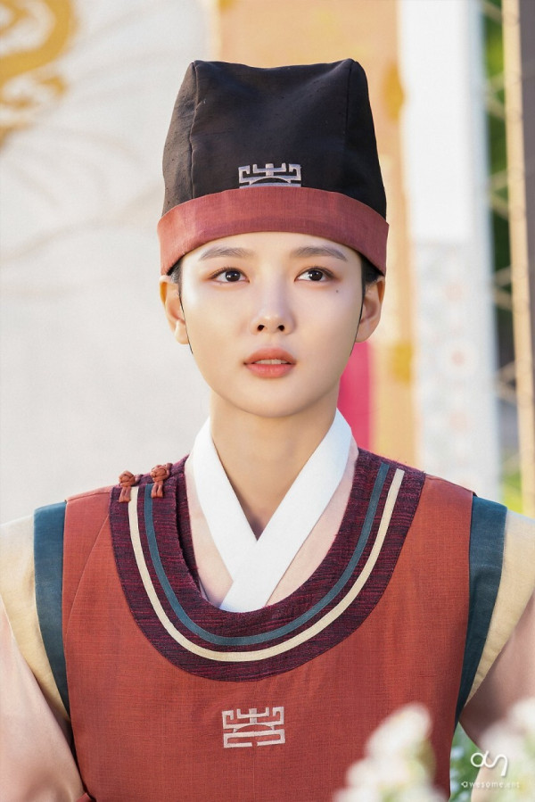 한복 입은 김유정