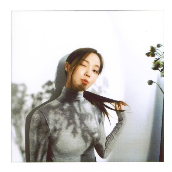 얇은 회색폴라티 연우 (이다빈) - 화보