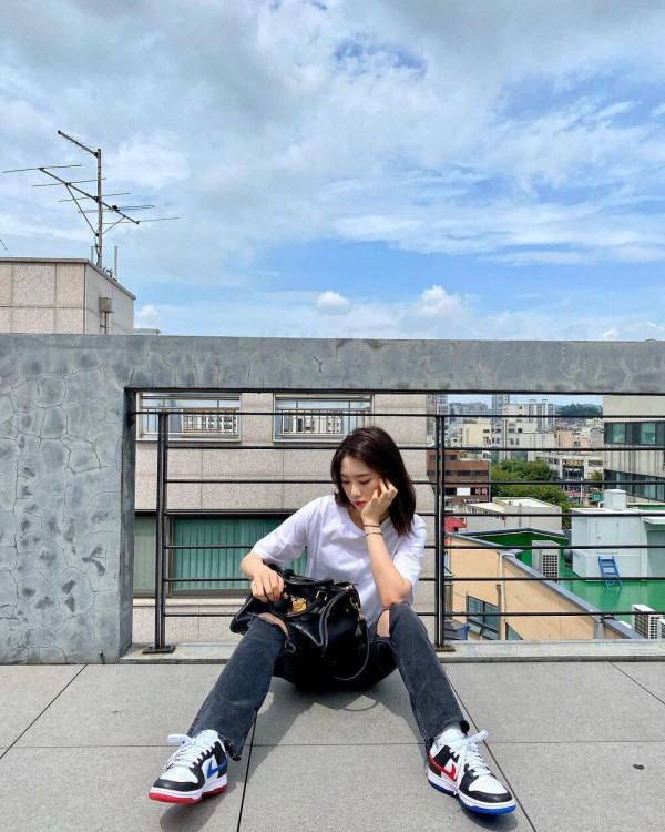 흰티에 청바지 지호 오마이걸 인스타