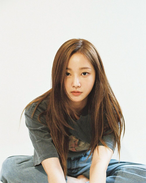 얇은 회색폴라티 연우 (이다빈) - 화보