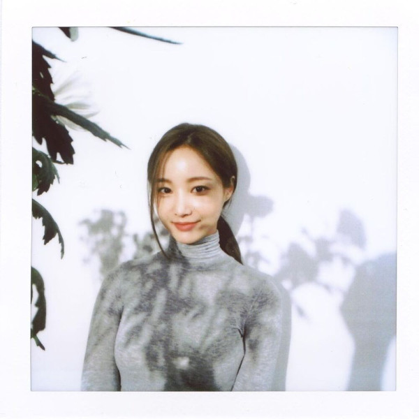 얇은 회색폴라티 연우 (이다빈) - 화보