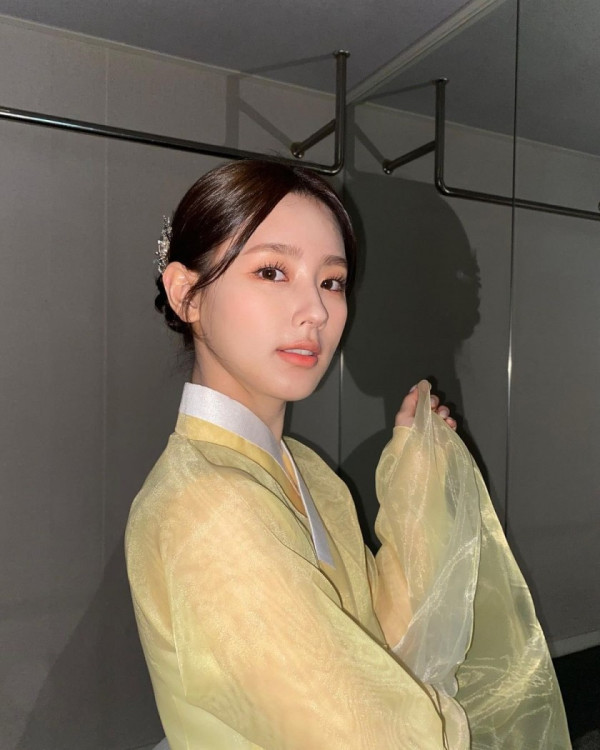 한복 입은 맵시가 고운 여자아이들 미연