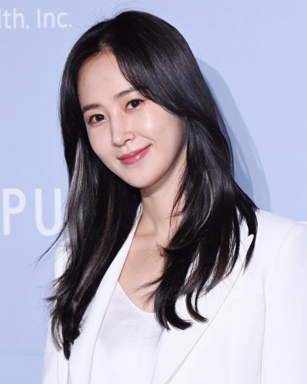 단추를 많이 푼 청청패션 윤아  권유리
