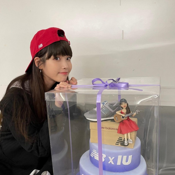 뉴발란스 앰배서더 아이유