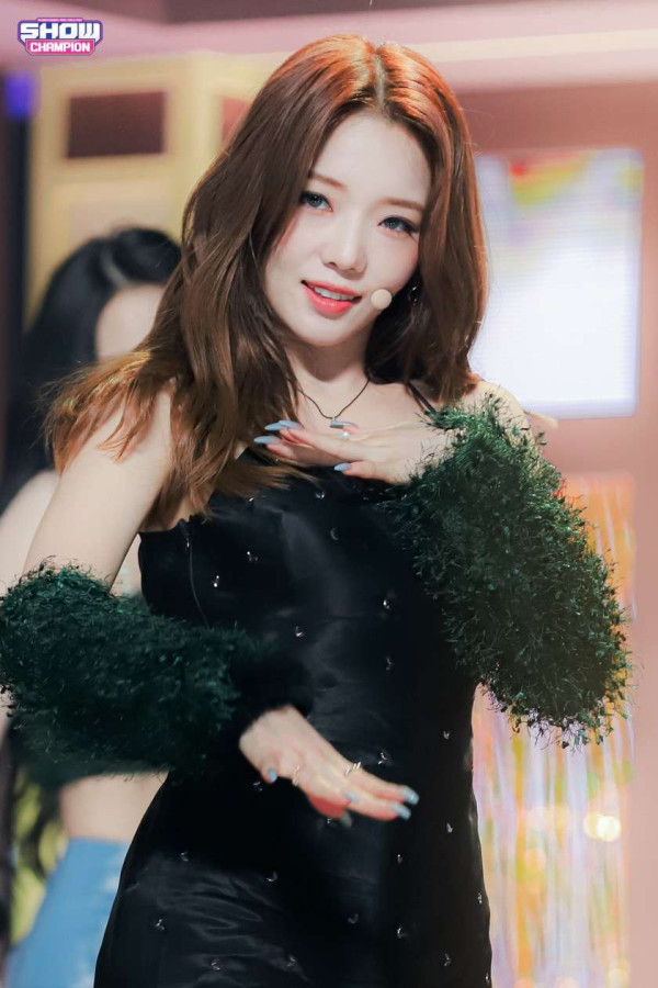 프로미스나인 노지선 얇은 끈슬립
