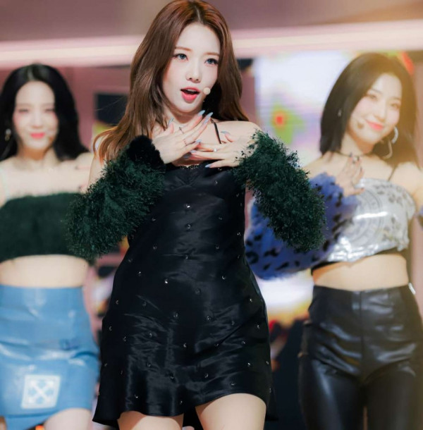 프로미스나인 노지선 얇은 끈슬립