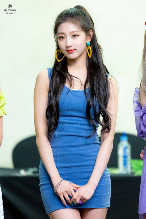 파란 벨벳원피스 러블리즈 예인 힙라인