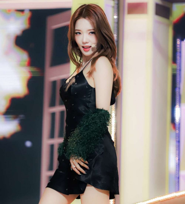 프로미스나인 노지선 얇은 끈슬립