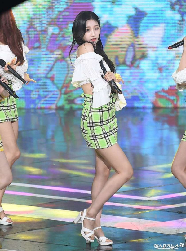 체크무늬 H라인 스커트 러블리즈 예인